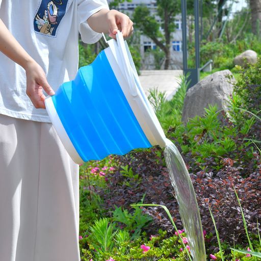 Kokkupandav silikoonist ämber 1.5L - sinine ja valge