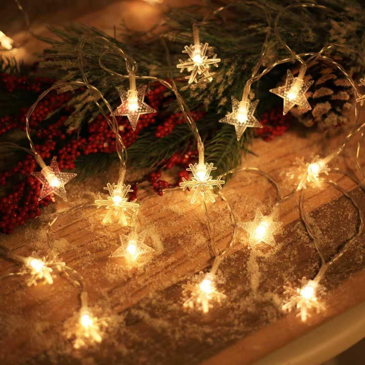 6-meter LED string lights with snowflakes and stars – warm white, battery-powered, for indoor and outdoor use