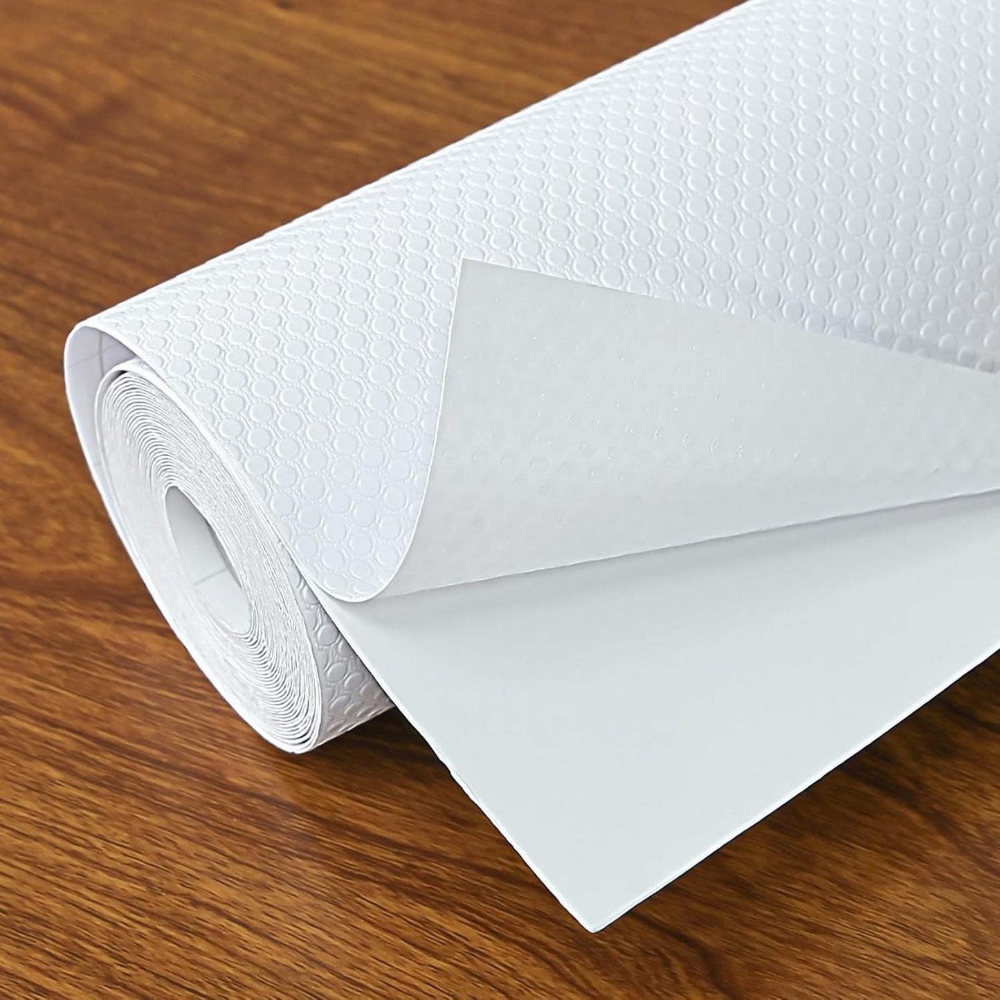 Samoprzylepne wykładziny do szuflad i szafek kuchennych 60 x 500 cm – antypoślizgowe, wodoodporne i olejoodporne podkładki pod półki z tworzywa EVA (białe, z płaskim wzorem w kropki)